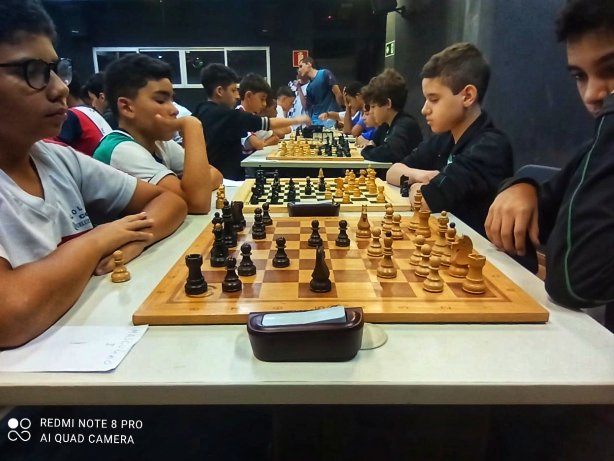 Fase inicial do JEMG modalidade Xadrez atrai grande número de estudantes
