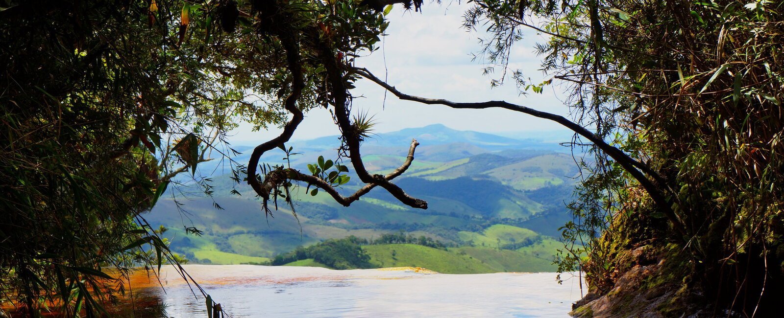 Conheça Ibitipoca, um paraíso verde em Minas Gerais