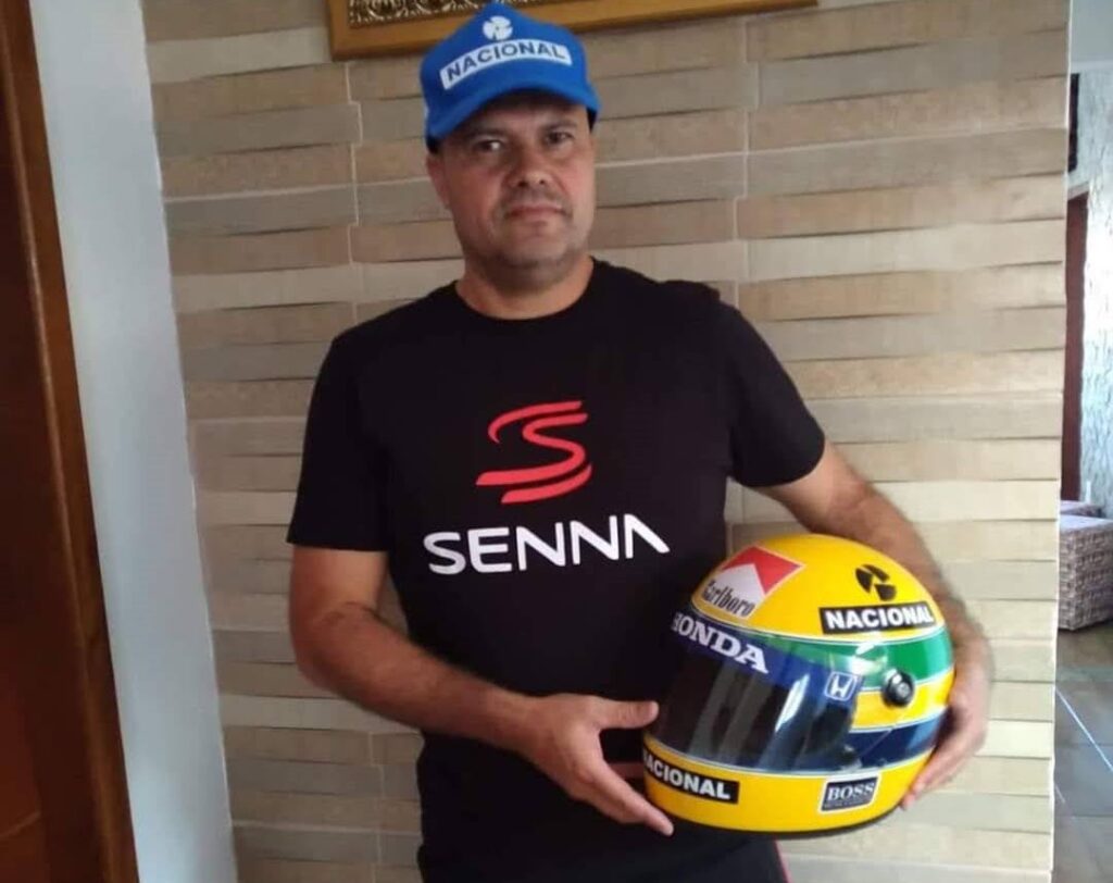 30 anos sem Ayrton Senna: Fã lafaietense homenageia piloto e fabrica réplicas dos capacetes usados pelo piloto