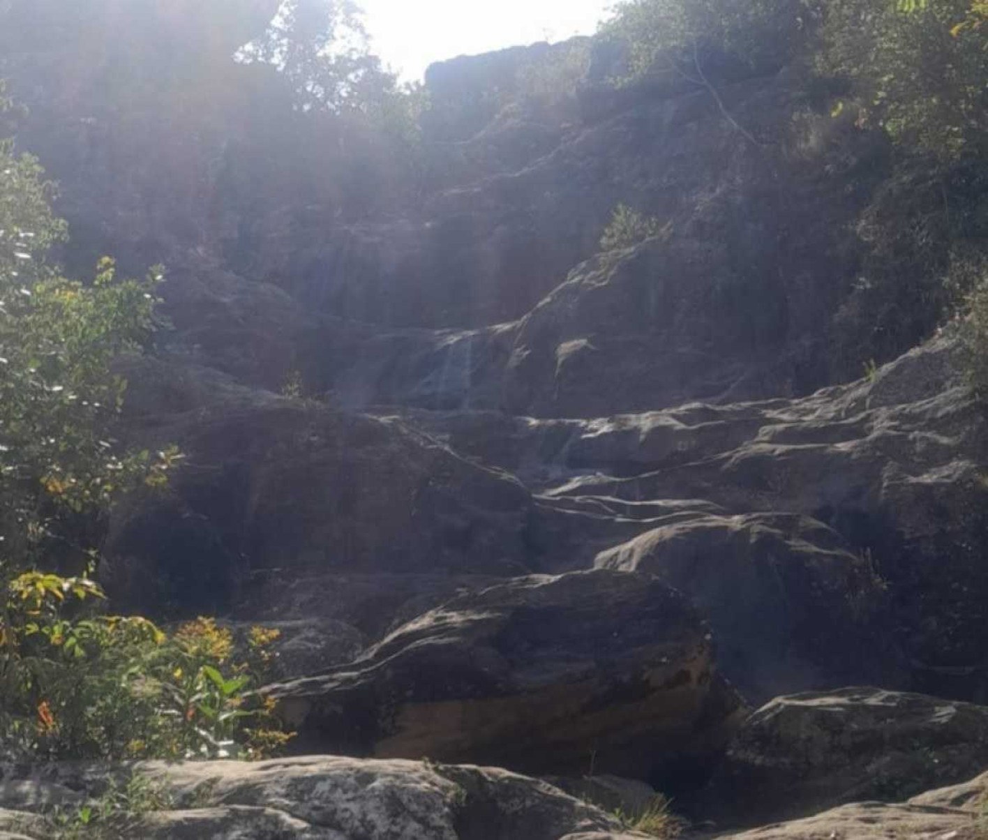 Cachoeira na Estrada Real de Minas seca devido ao longo período de estiagem