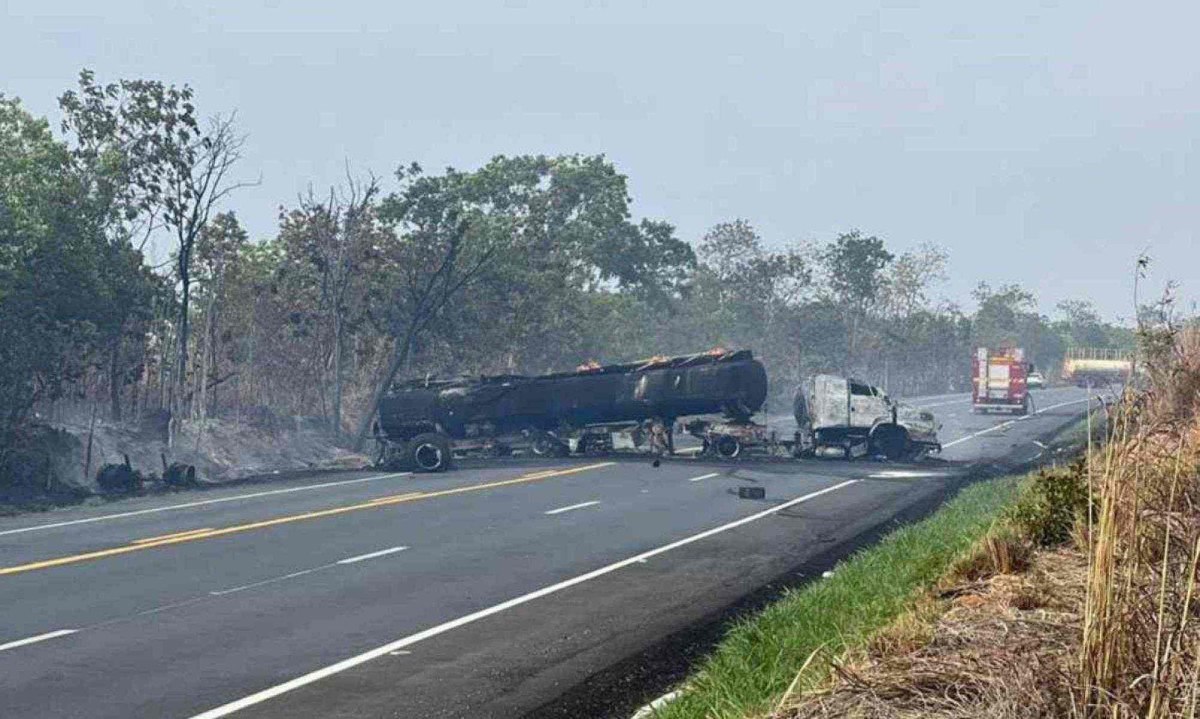 Caminhão-tanque explode e mata motorista